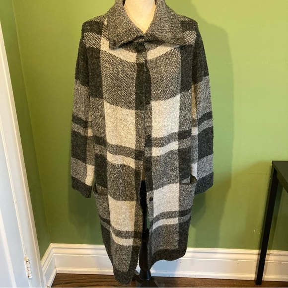 Cyrus Black Gray Plaid Cardigan - Picture 2 of 7